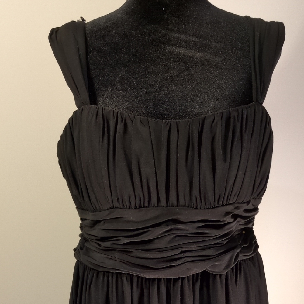 Élégant & Chic Black Dress